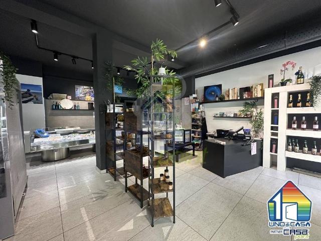 Locale Commerciale in affitto a Le Villette, Crema