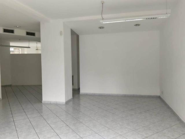 Locale Commerciale in affitto a Le Villette, Crema