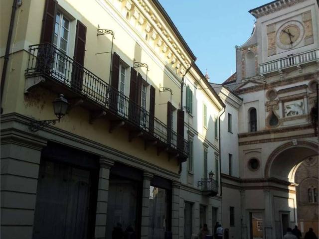 Locale Commerciale in affitto a Crema Nuova, Crema