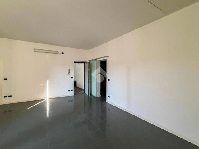 Locale Commerciale in affitto a Le Villette, Crema