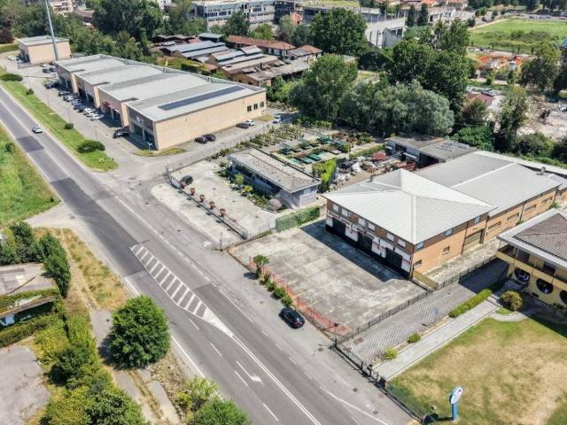 Locale Commerciale in affitto a Crema, Lombardia
