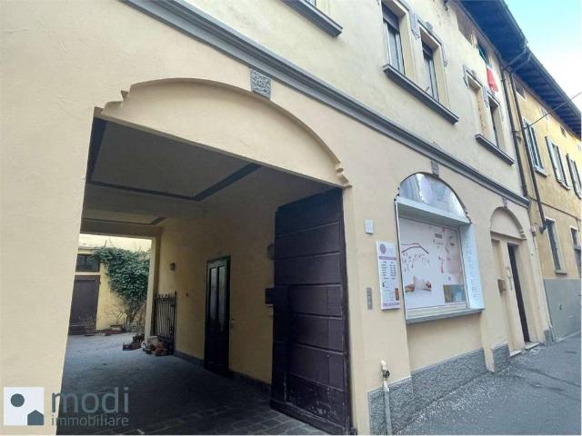 Locale Commerciale in affitto a Crema Nuova, Crema