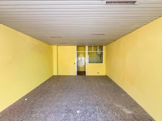 Locale Commerciale in affitto a Crema, Lombardia