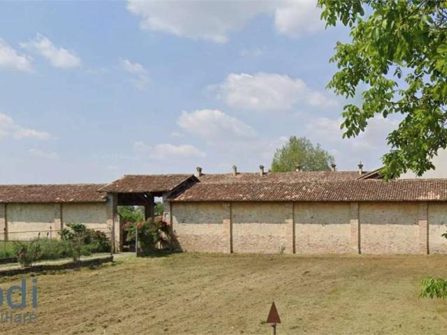 Locale Commerciale in affitto a Crema, Lombardia