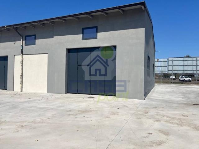 Locale Commerciale in affitto a Zaist, Cremona