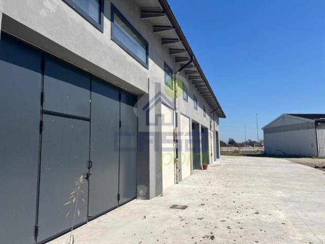 Locale Commerciale in affitto a Zaist, Cremona