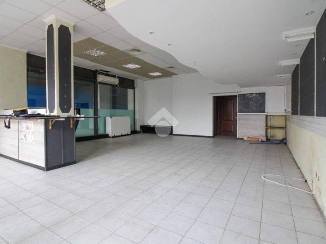 Locale Commerciale in affitto a Zaist, Cremona