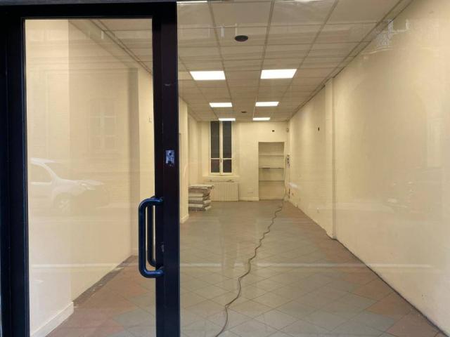 Locale Commerciale in affitto a Cremona, Lombardia