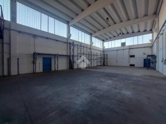 Locale Commerciale in affitto a Incrociatello, Cremona