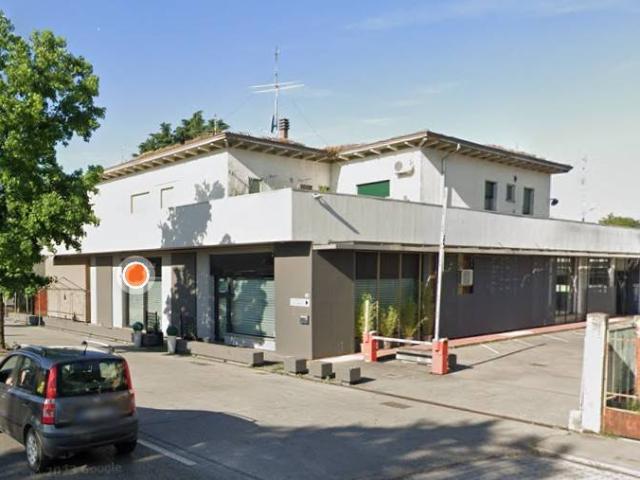Locale Commerciale in affitto a Sant'Ambrogio, Cremona