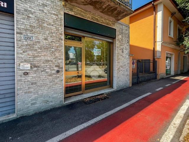 Locale Commerciale in affitto a Battaglione, Cremona