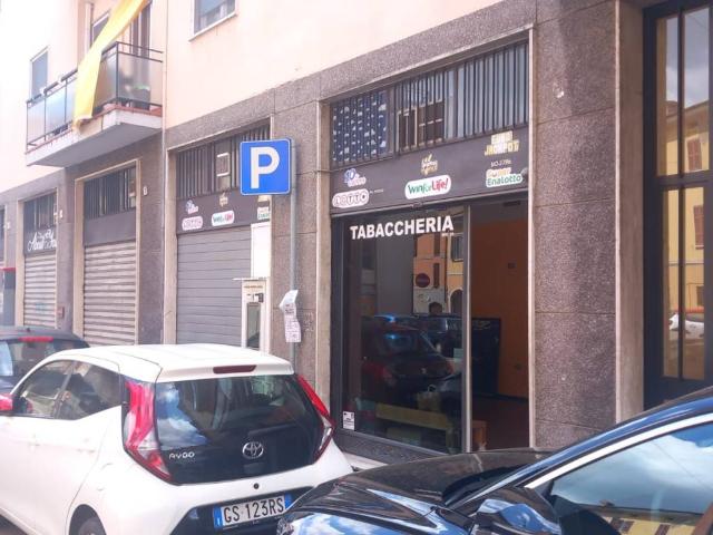 Locale Commerciale in affitto a Cremona, Lombardia