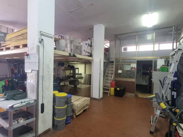 Locale Commerciale in affitto a Zaist, Cremona