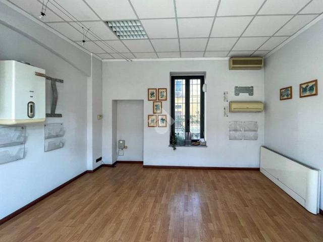 Locale Commerciale in affitto a Sant'Ambrogio, Cremona