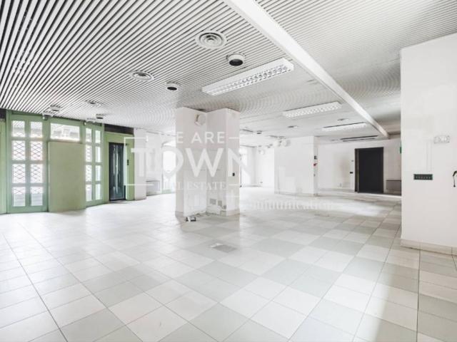 Locale Commerciale in affitto a Zaist, Cremona