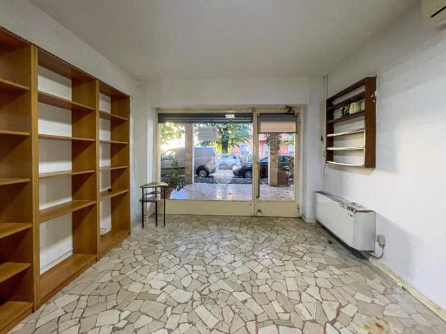 Locale Commerciale in affitto a Zona Po, Cremona