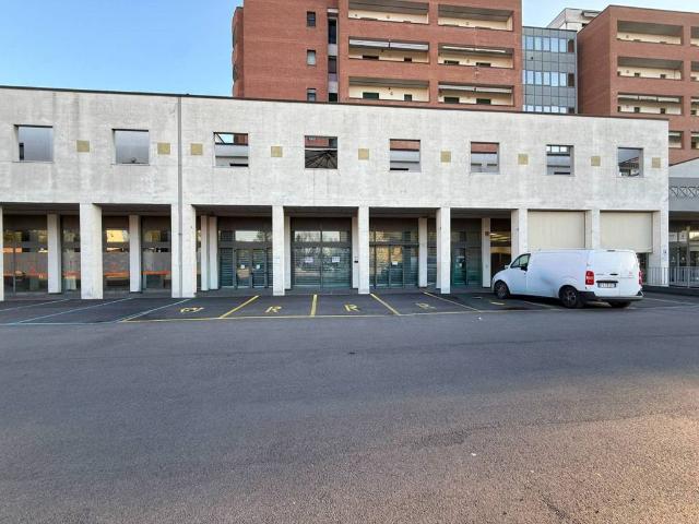 Locale Commerciale in affitto a Zaist, Cremona