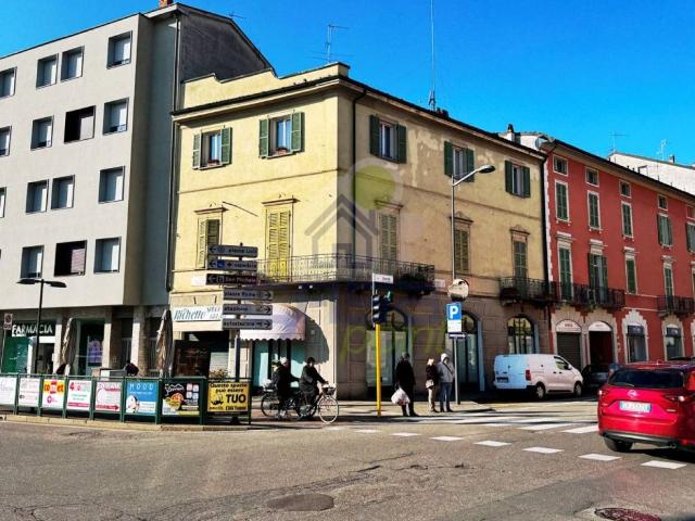 Locale Commerciale in affitto a Vecchia Dogana, Cremona