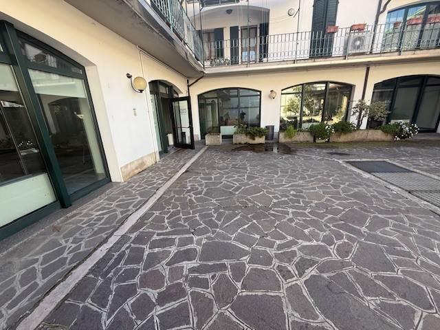 Locale Commerciale in affitto a Cremona, Lombardia
