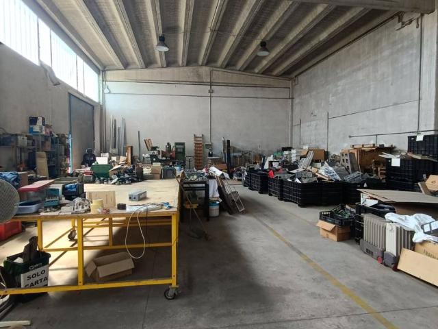 Locale Commerciale in affitto a Cremosano, Lombardia
