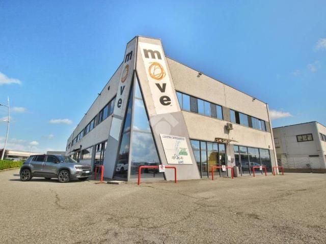 Locale Commerciale in affitto a Piemonte, Vercelli