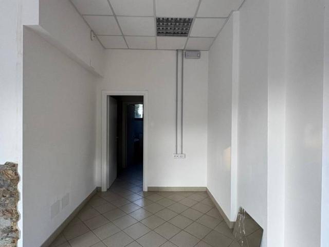 Locale Commerciale in affitto a Unione Terre d'Acqua, Crevalcore