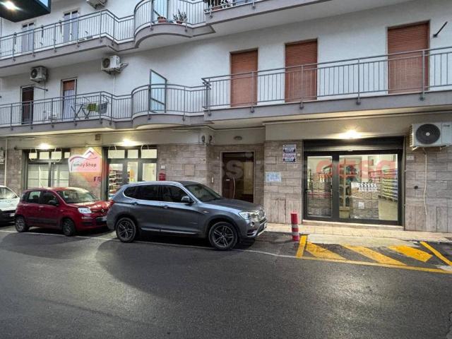Locale Commerciale in affitto a Puglia, Taranto