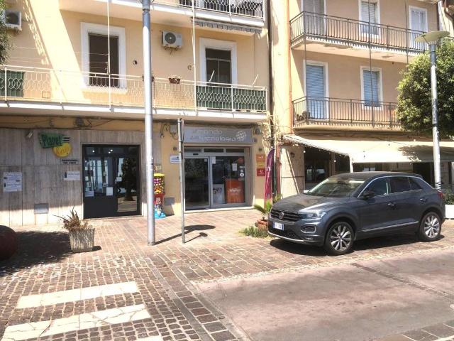 Locale Commerciale in affitto a Carmine, Calabria