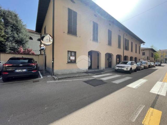 Locale Commerciale in affitto a Cuggiono, Lombardia