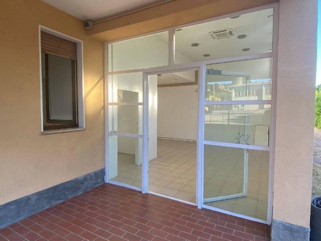 Locale Commerciale in affitto a Comunità Montana del Piambello, Cunardo