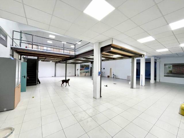 Locale Commerciale in affitto a Cuneo Centro, Piemonte