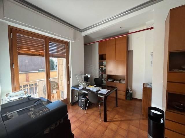 Locale Commerciale in affitto a Cuneo Nuova, Piemonte