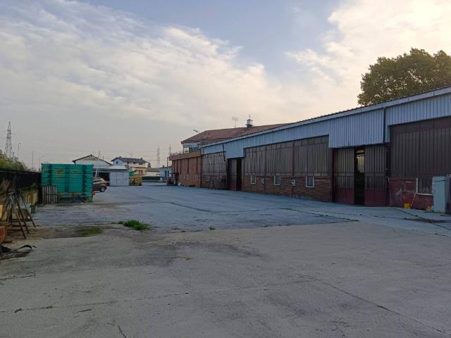 Locale Commerciale in affitto a Tetto Cavallo, Piemonte
