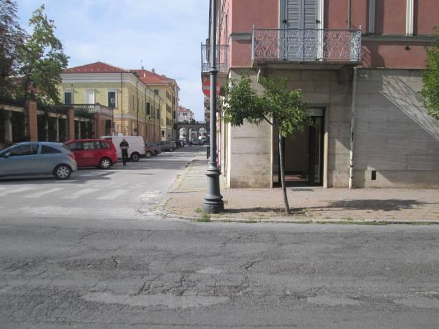 Locale Commerciale in affitto a Centro Storico, Piemonte