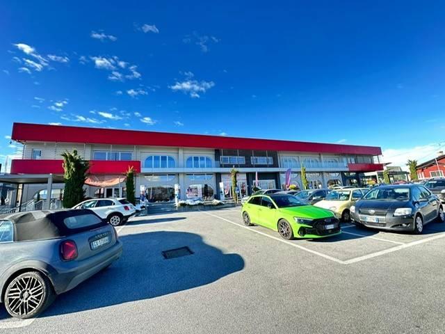 Locale Commerciale in affitto a Tetto Bovis, Piemonte