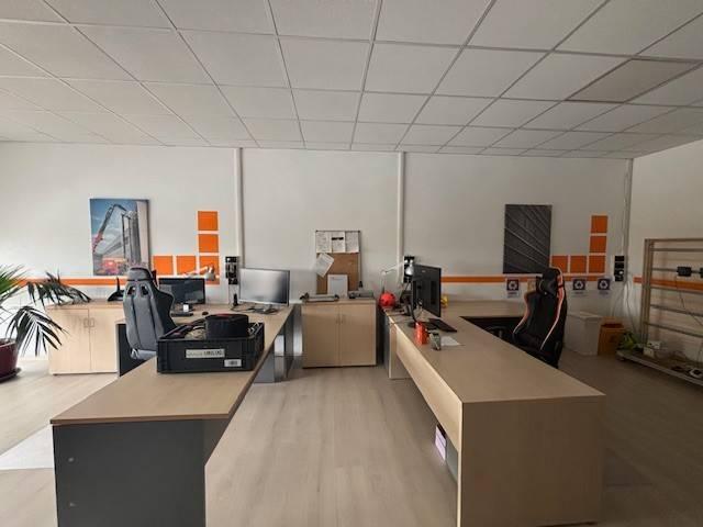 Locale Commerciale in affitto a Tetto Bovis, Piemonte