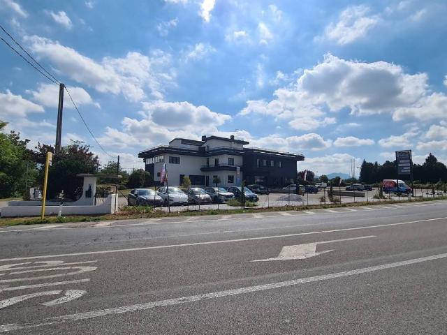 Locale Commerciale in affitto a Piemonte, Cuneo