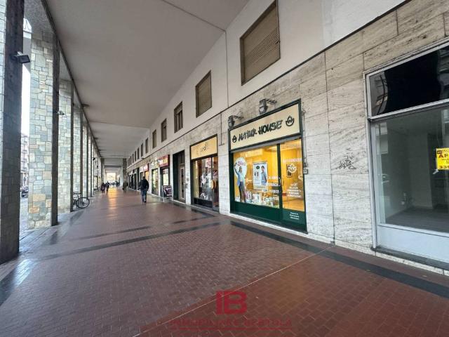 Locale Commerciale in affitto a Cuneo Nuova, Piemonte