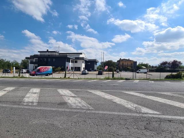 Locale Commerciale in affitto a Piemonte, Cuneo