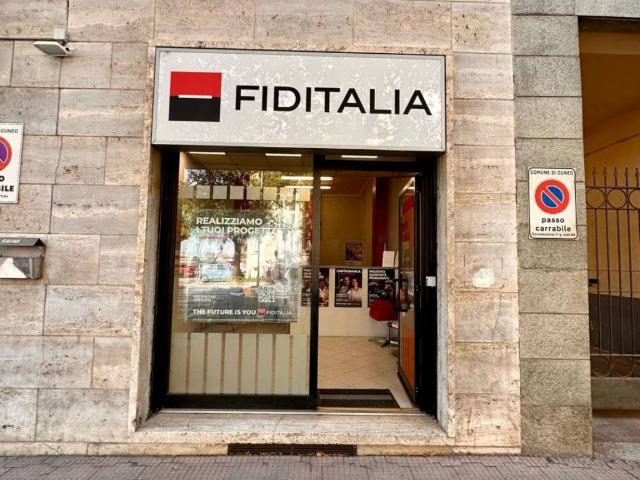 Locale Commerciale in affitto a Cuneo Centro, Piemonte