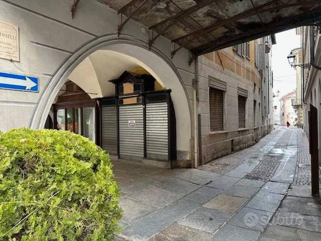 Locale Commerciale in affitto a Centro Storico, Piemonte