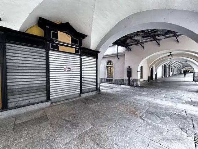 Locale Commerciale in affitto a Centro Storico, Piemonte