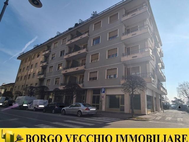Locale Commerciale in affitto a Centro Storico, Piemonte