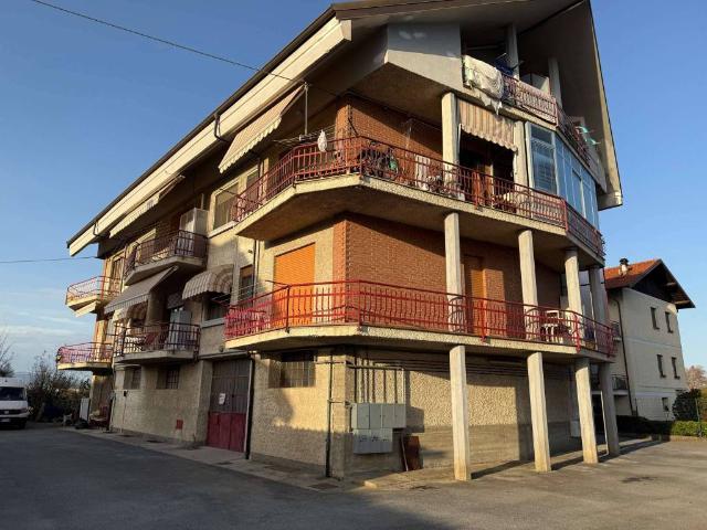 Locale Commerciale in affitto a Tetto Bovis, Piemonte