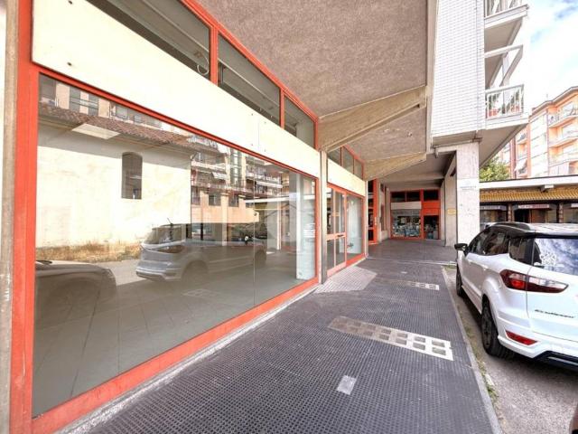 Locale Commerciale in affitto a Piemonte, Torino