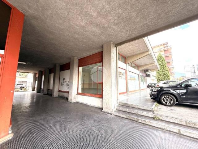 Locale Commerciale in affitto a Piemonte, Torino