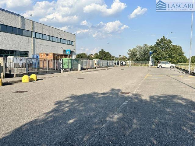 Locale Commerciale in affitto a Curno, Bergamo