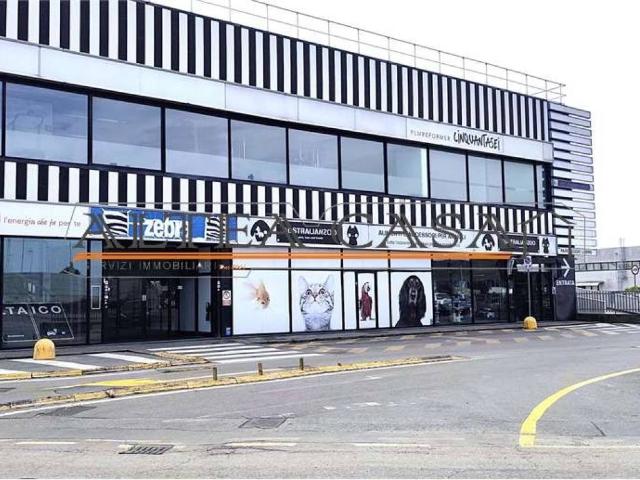 Locale Commerciale in affitto a Curno, Bergamo