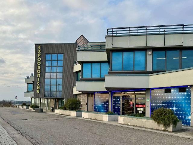 Locale Commerciale in affitto a Curno, Lombardia