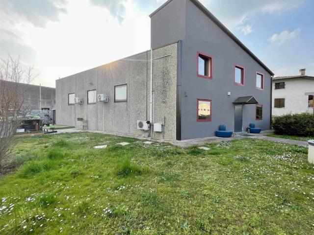 Locale Commerciale in affitto a Levata, Curtatone
